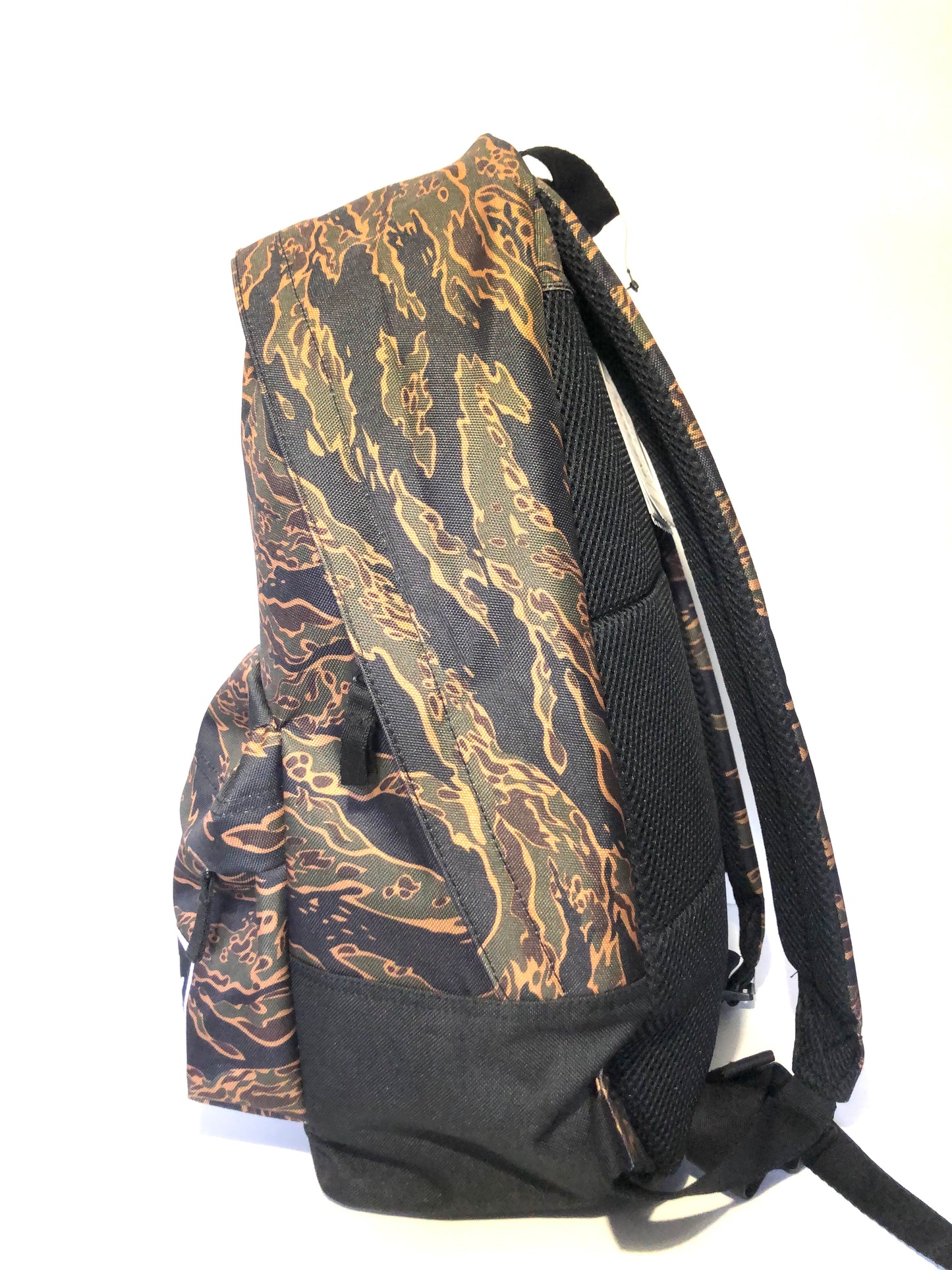 MOCHILA-ADIDAS-AOP-DH2571-CAMUFLAJE